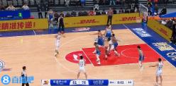 連續(xù)吃癟！克里斯先是籃下被李炎哲大帽&又被李炎哲生斷